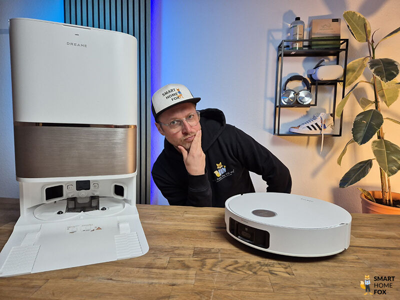 Der Lieferumfang des Dreame L50 Pro Ultra mit dem nötigsten Zubehör auf einem Tisch.